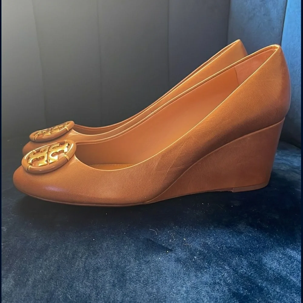 Tory Burch Designer Tan Wedge Heel pumps size 9_3